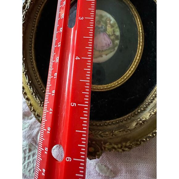 2 Vintage Framed Cameo pictures oval gold framed ornate Victorian porcelain - Picture 7 of 16